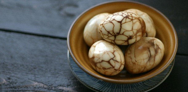 Chinese Marbled Tea Eggs by www.everydaymaven.com