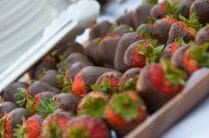 Dark Chocolate Covered Strawberries from www.everydaymaven.com