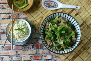 Paleo Chicken Stir Fry Recipe. Soy-Free. Grain-Free. Healthy Chicken Stir Fry with Broccoli and Cabbage.