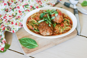 Paleo Pesto Meatballs from www.everydaymaven.com