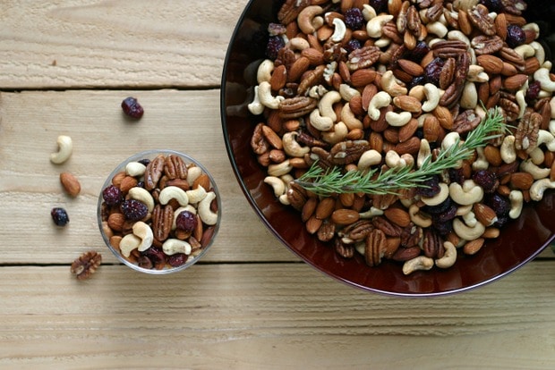 Rosemary Mixed Nuts from www.everydaymaven.com